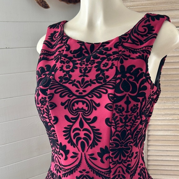 Gabby Skye Black & burgundy Patterned Fit & Flare Dress – Size 6 - Picture 2 of 8